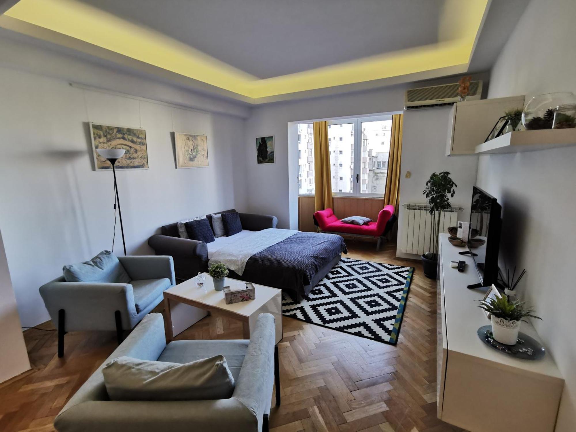 Black And White Apartament