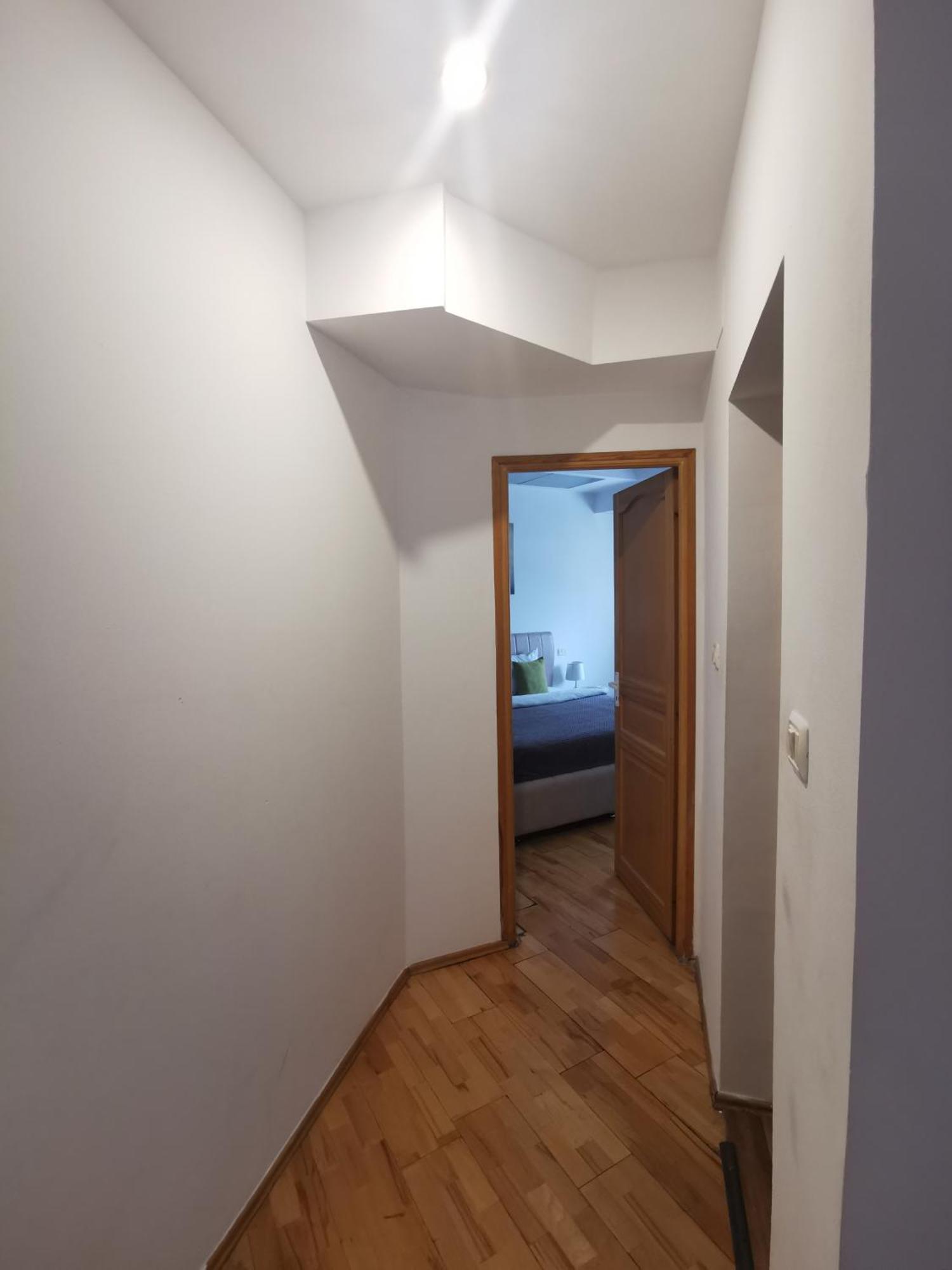 Black And White Apartament